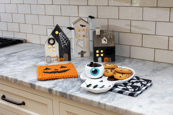 Mud Pie | Skeleton Glow in the Dark Chip & Dip Set