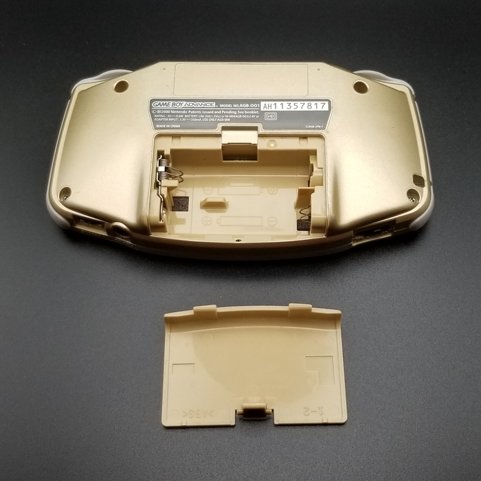 OUTLET - Gold Nintendo Gameboy Advance