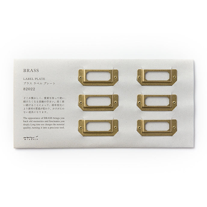 Use TRAVELER'S COMPANY Brass Label Plates to organize your possessions. You can use the adhesive paper on the back of the labels to adhere many surfaces.