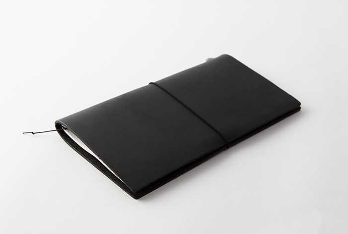 TRAVELER'S notebook Starter Kit is a customizable notebook system that will meet your needs.